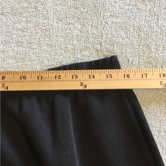 Women’s extra large straight skirt, black poly and cotton elastic pull on style - Picture 2 of 4